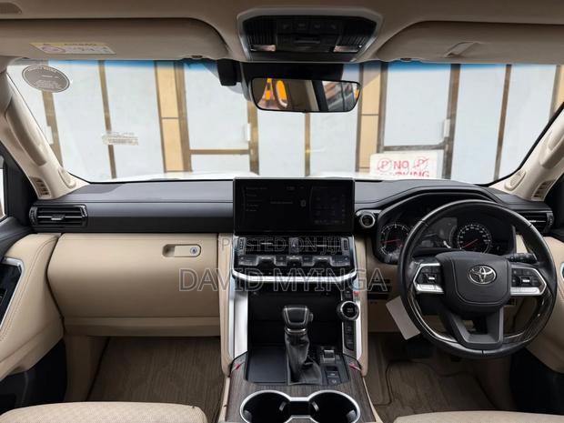Toyota Land Cruiser 2023 Pearl