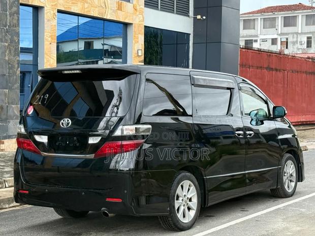 Toyota Vellfire 2010 Blue