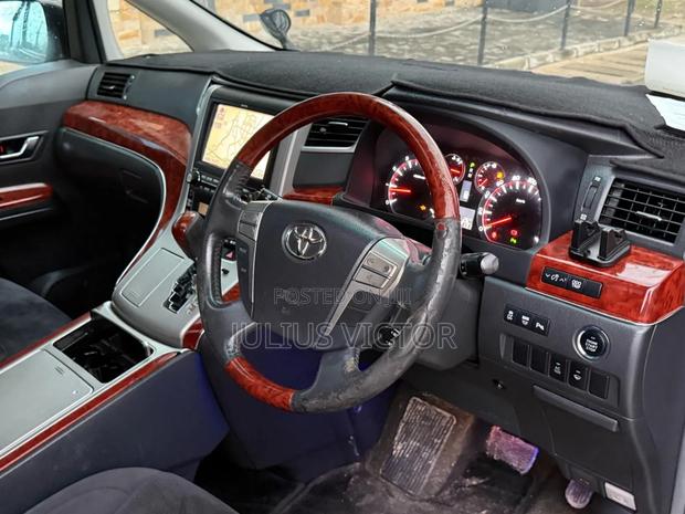 Toyota Vellfire 2010 Blue