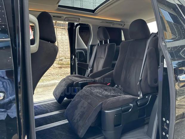 Toyota Vellfire 2010 Blue