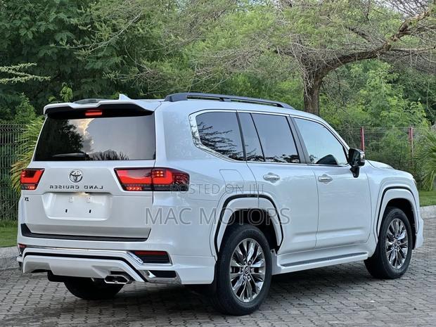 Toyota Land Cruiser 2023 White