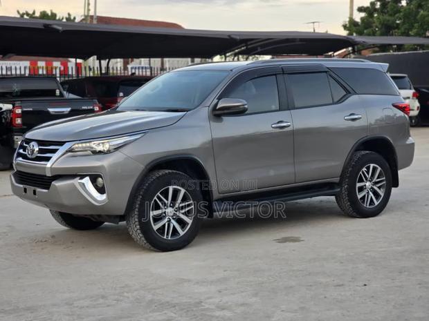 Toyota Fortuner 2018 Gray