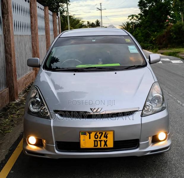 Toyota Wish 2004 Silver