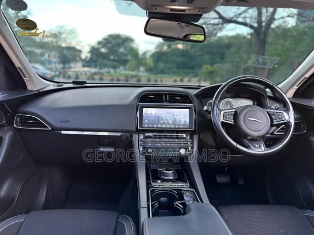 Jaguar F-Pace 2017 White