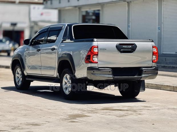 Toyota Hilux Revo Double Cab Deisel 2.8 RWD 2021 Silver