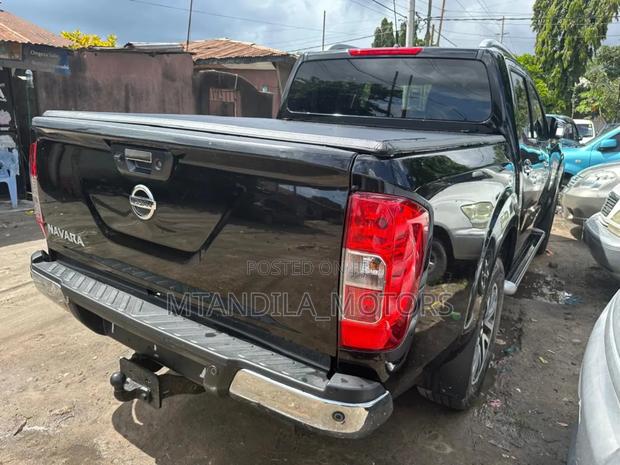 Nissan Navara 2022 Black