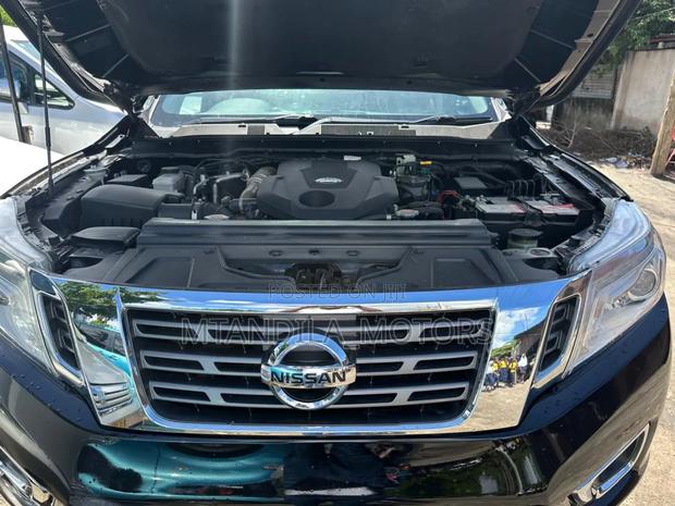 Nissan Navara 2022 Black