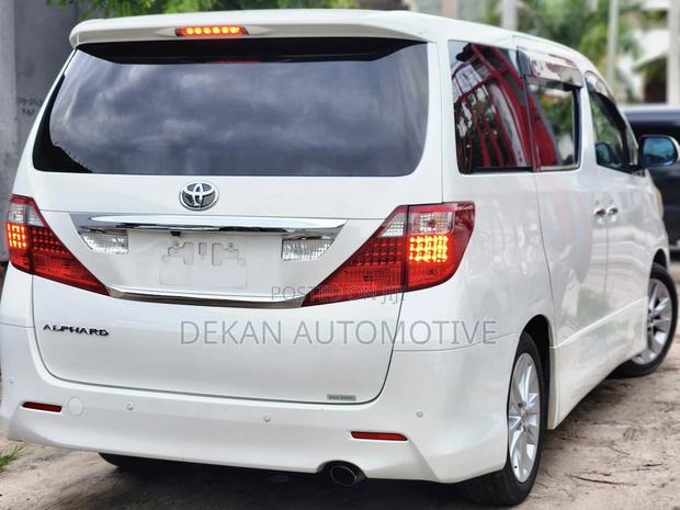 Toyota Alphard 2.4 Petrol AWD 2009 White
