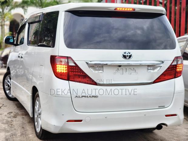 Toyota Alphard 2.4 Petrol AWD 2009 White