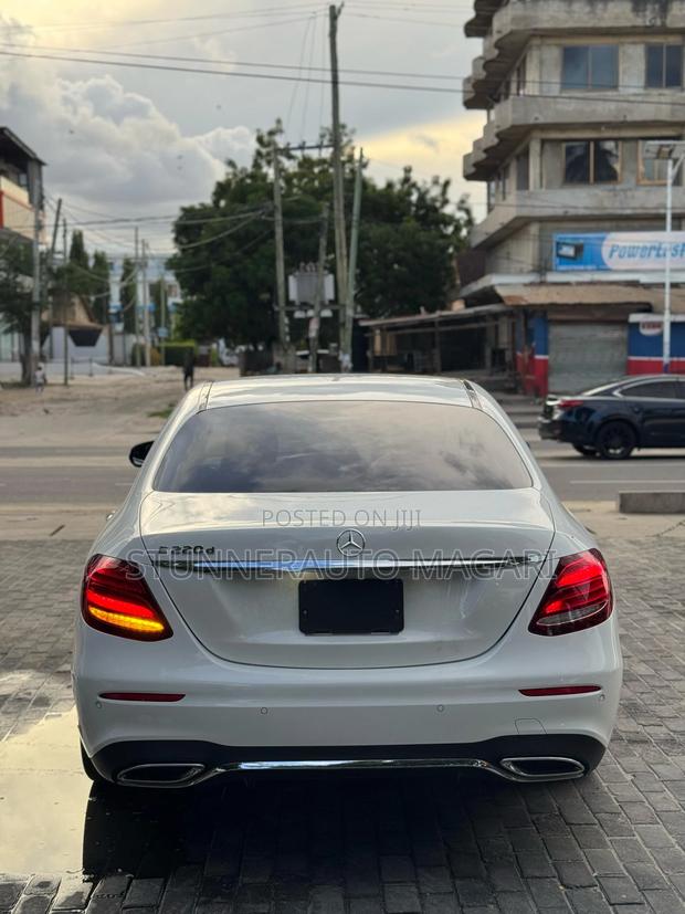 Mercedes-Benz 220E 2017 White
