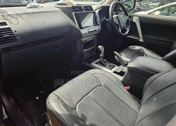 Toyota Land Cruiser Prado 2017 Gray