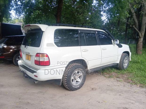 Toyota Land Cruiser 2005 White