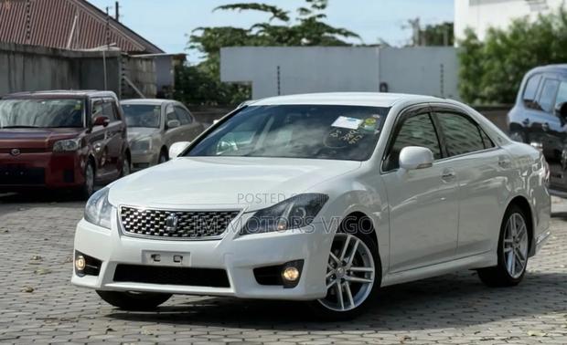 Toyota Crown 2011 Pearl