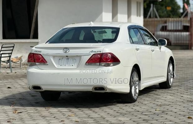 Toyota Crown 2011 Pearl
