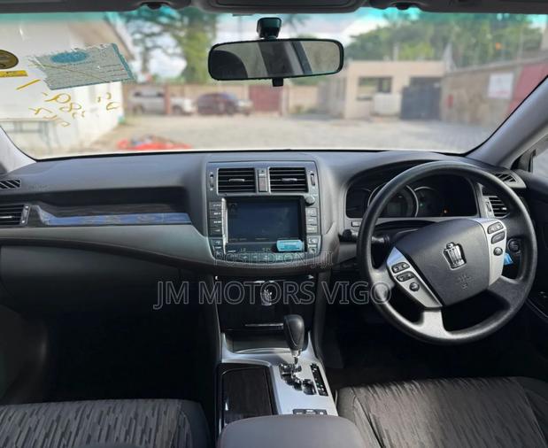 Toyota Crown 2011 Pearl