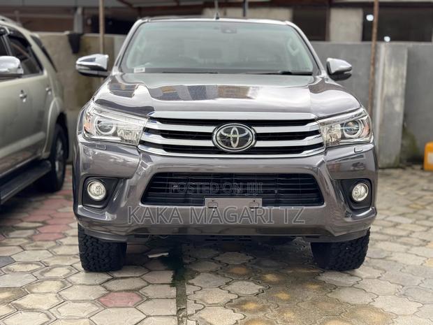 Toyota Hilux 2017 Gray