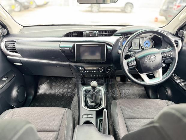 Toyota Hilux 2017 Gray