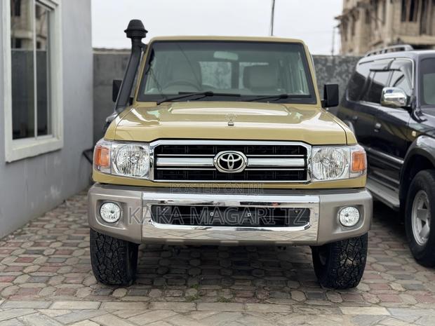 Toyota Land Cruiser 2011 Beige