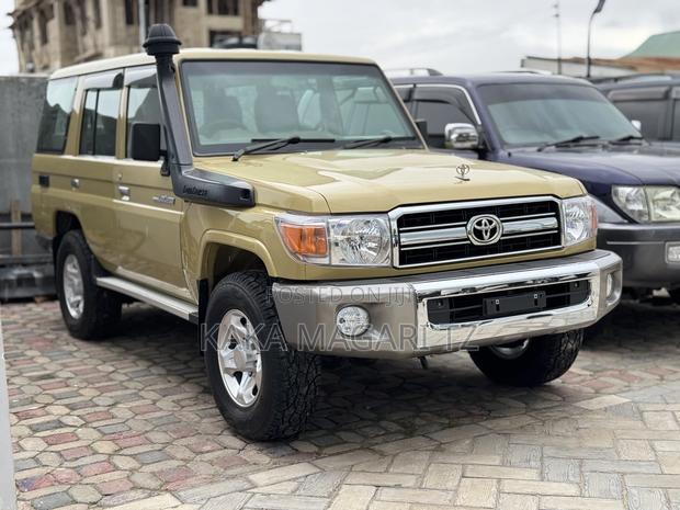 Toyota Land Cruiser 2011 Beige