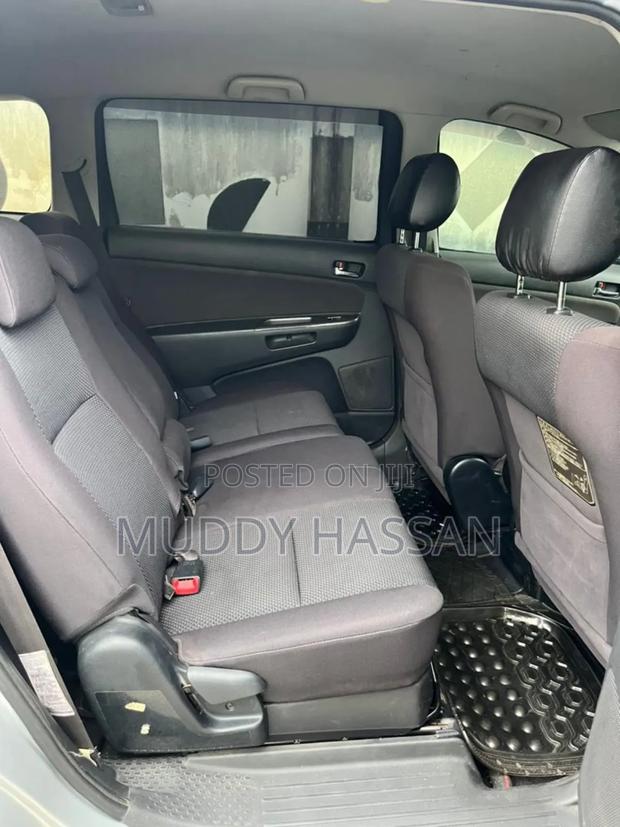 Toyota Wish 2004 Silver