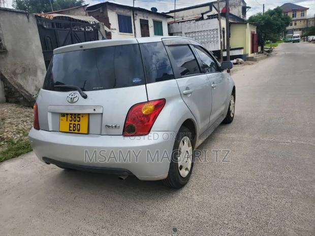 Toyota IST 2003 Silver