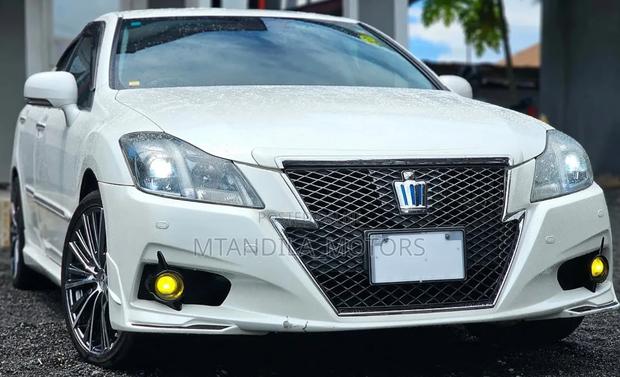 Toyota Crown 2013 White