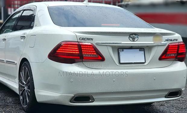 Toyota Crown 2013 White