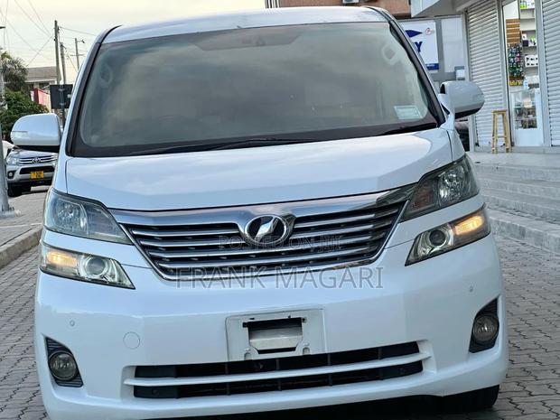 Toyota Vellfire 2009 White