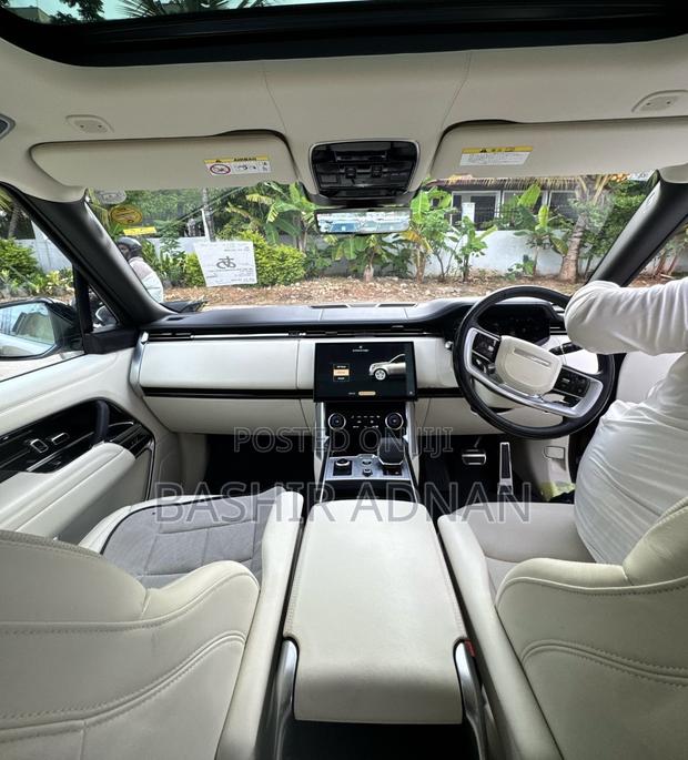 Land Rover Range Rover Vogue 2023 Gold