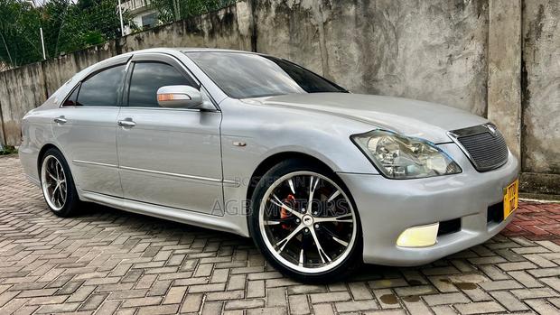 Toyota Crown 2006 Silver