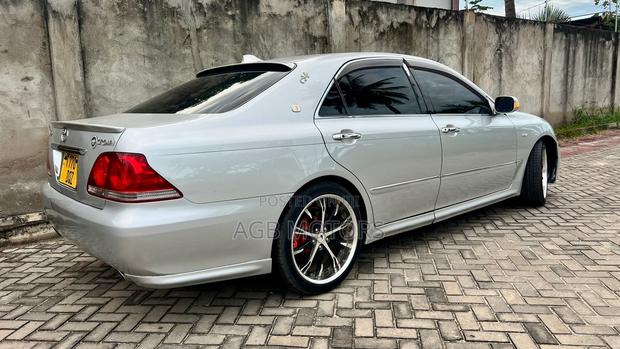 Toyota Crown 2006 Silver
