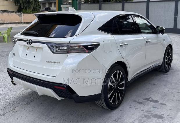 Toyota Harrier 2.0 2015 Off white