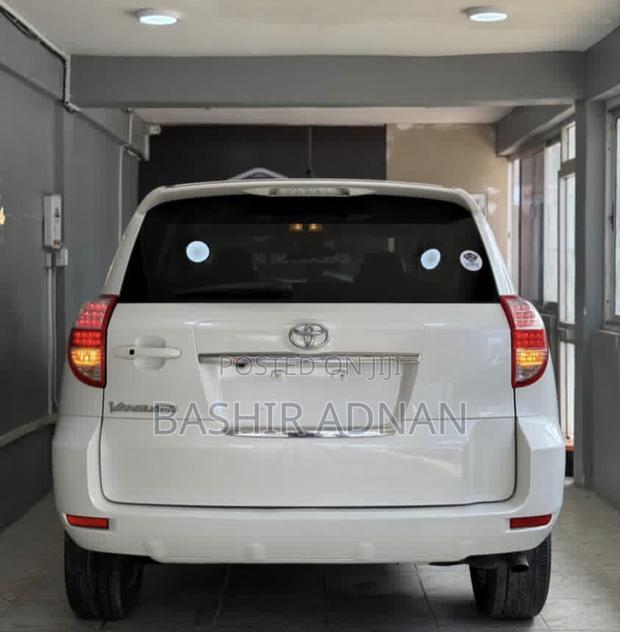 Toyota Vanguard 2009 White