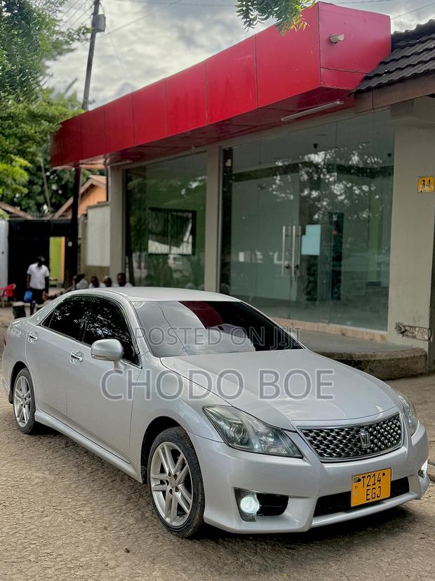 Toyota Crown 2010 Silver