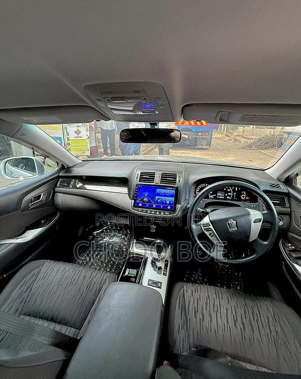 Toyota Crown 2010 Silver