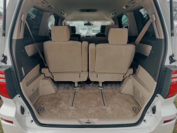 Toyota Alphard 2.4 Petrol FWD 2005 White