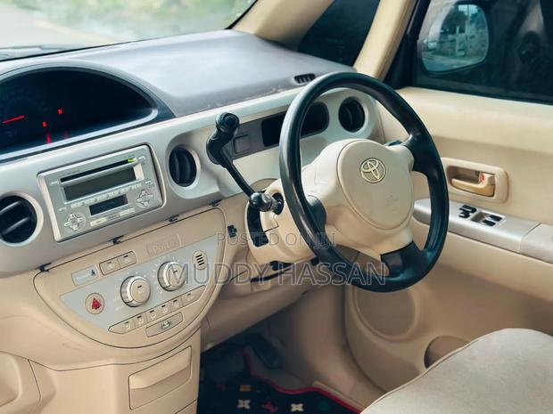 Toyota Porte 2006 Silver