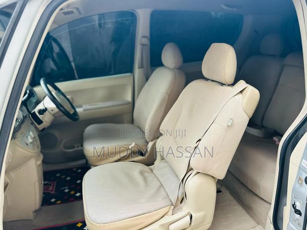 Toyota Porte 2006 Silver