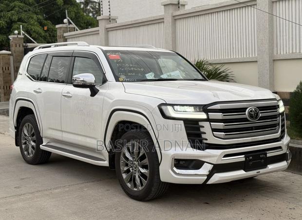 Toyota Land Cruiser 2023 Off white