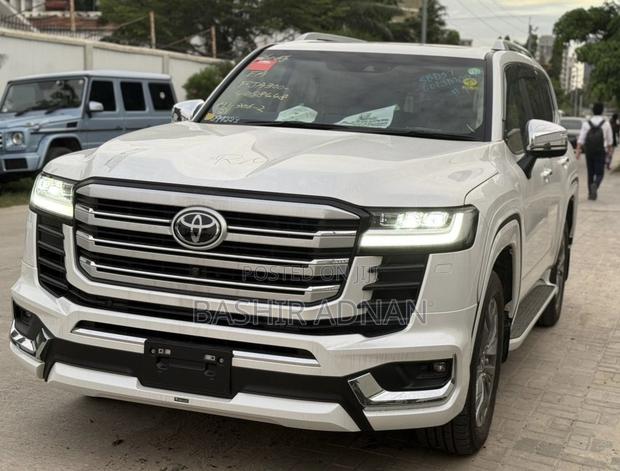 Toyota Land Cruiser 2023 Off white