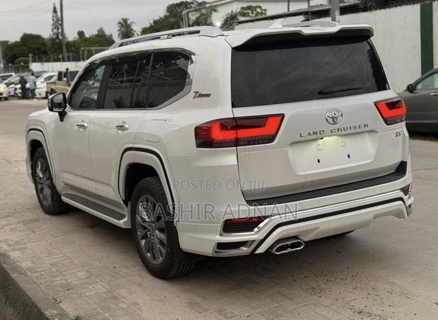 Toyota Land Cruiser 2023 Off white