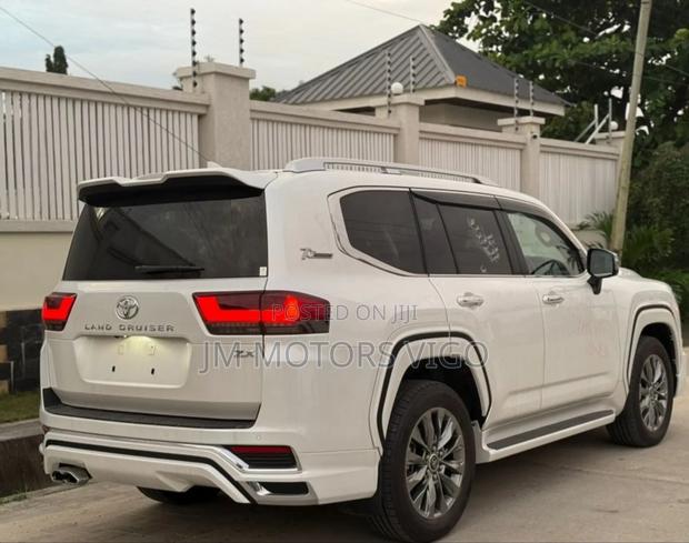 Toyota Land Cruiser 2023 White