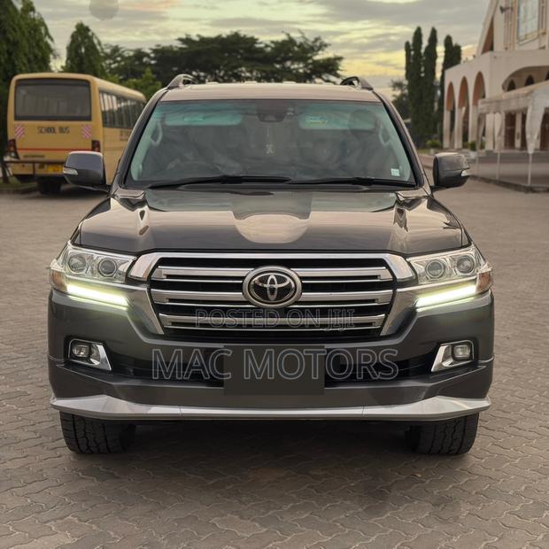 Toyota Land Cruiser 2017 Gray