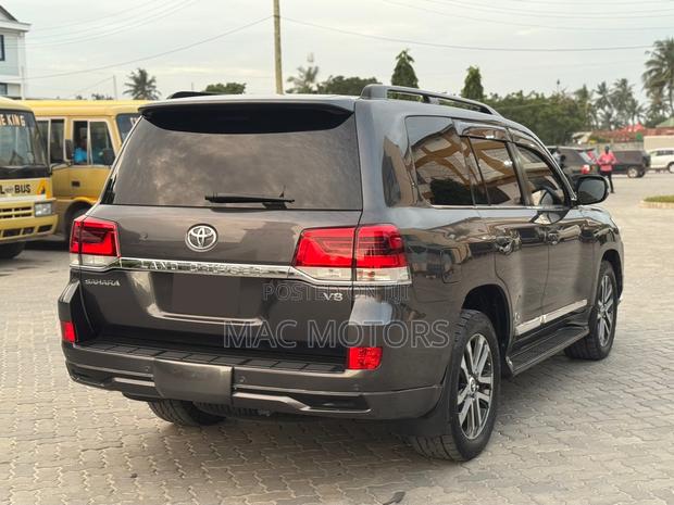 Toyota Land Cruiser 2017 Gray