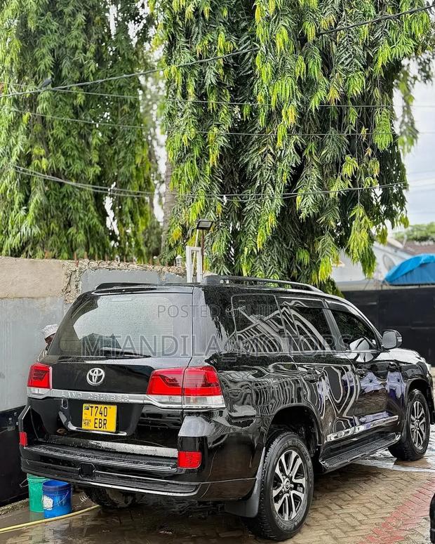 Toyota Land Cruiser 4.5 V8 TD GX-R 2010 Black
