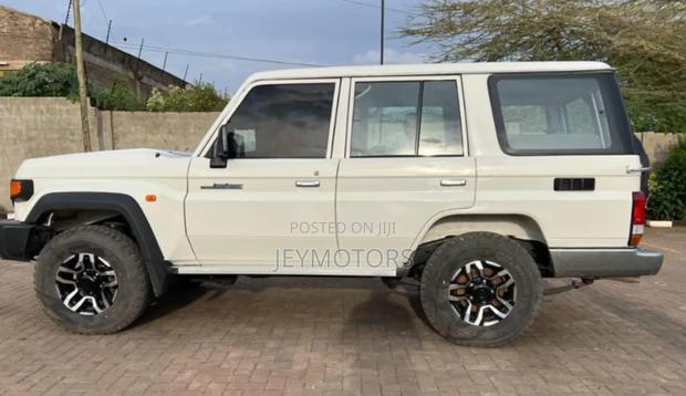 Toyota Land Cruiser 2015 White