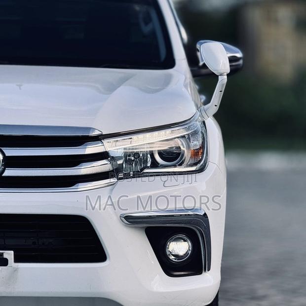 Toyota Hilux 2019 White
