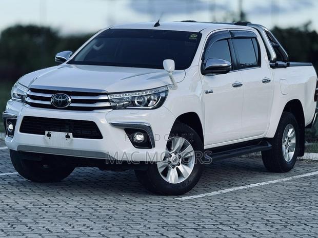 Toyota Hilux 2019 White