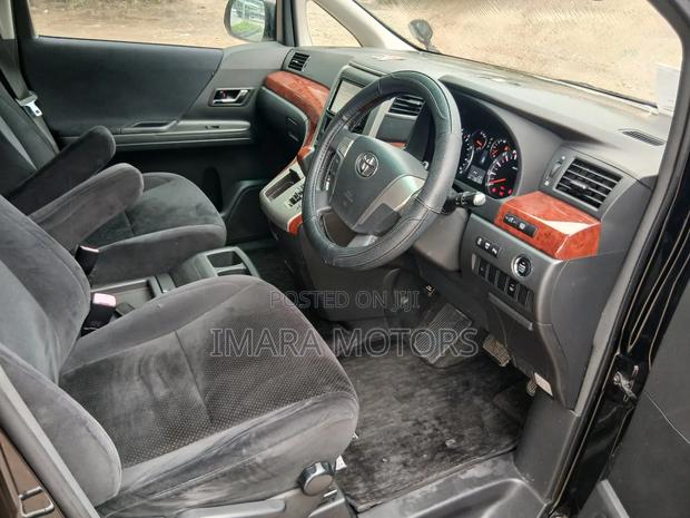 Toyota Vellfire 2010 Black