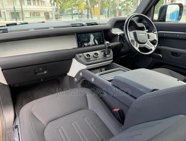 Land Rover Defender 2021 Brown